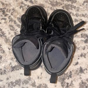 Black Air Force high tops 8c